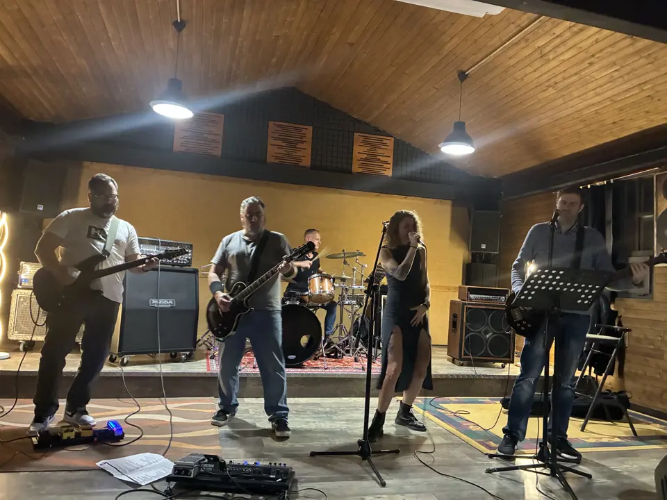 Los Esbirros · 8
