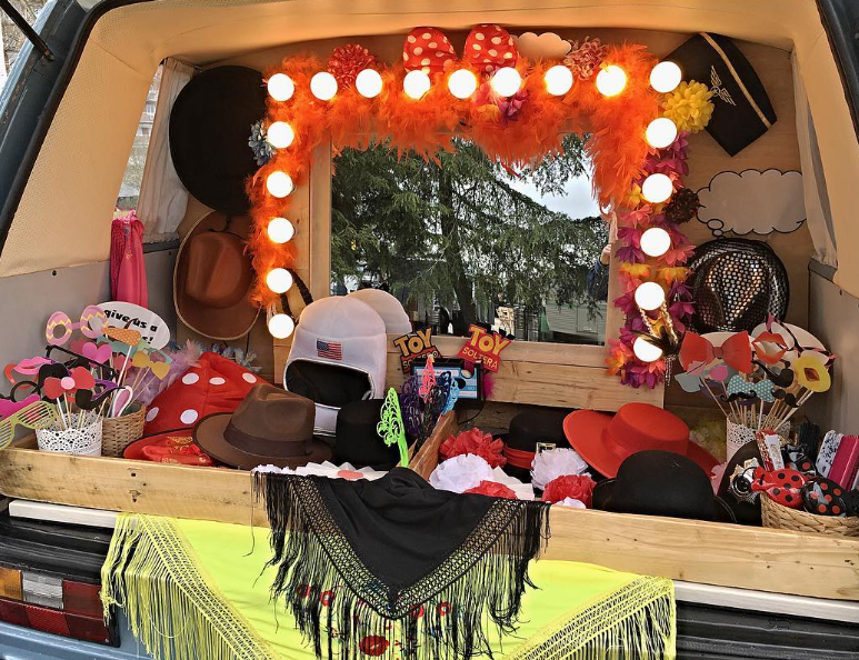 The Photo Bus · 3