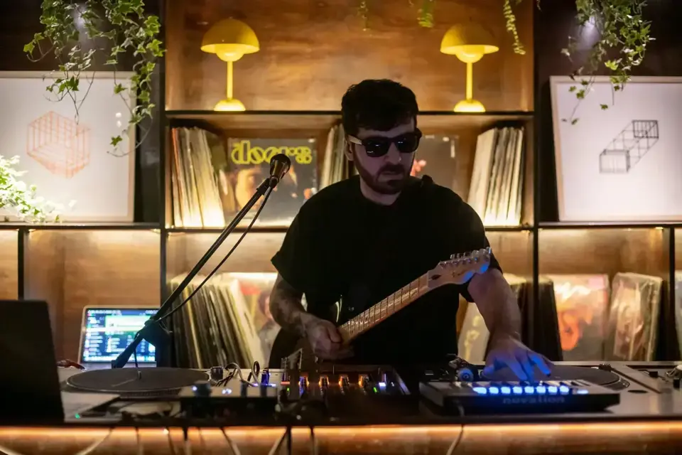 Anton H. | Electronic LIve Set · 2