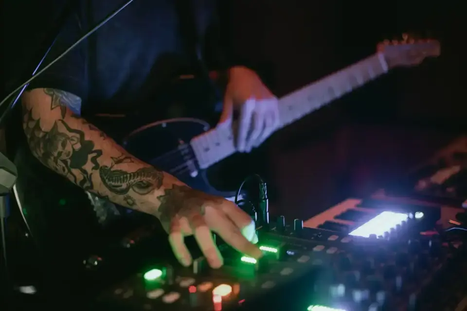 Anton H. | Electronic LIve Set · 4